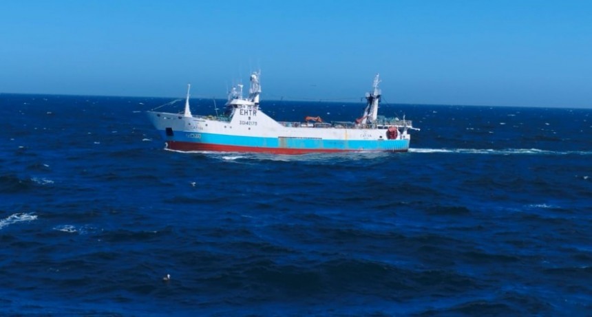 Prefectura detecta pesquero español dentro de la Zona Económica Exclusiva Argentina: presunción de actividad ilegal