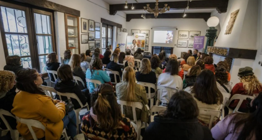 Brindan becas a 50 emprendimientos liderados por mujeres